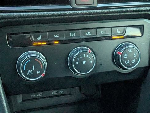 Used 2022 Volkswagen Taos SE image 20