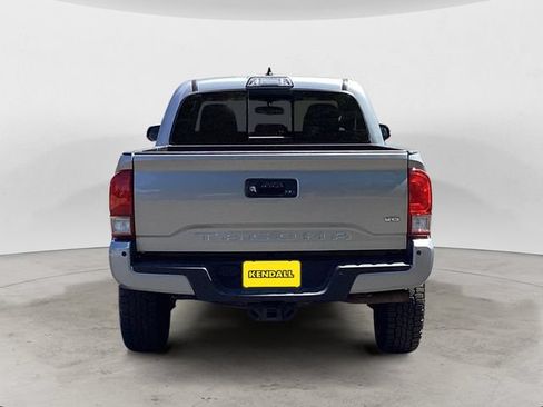 Used 2017 Toyota Tacoma TRD Off-Road AWD/4WD image 6