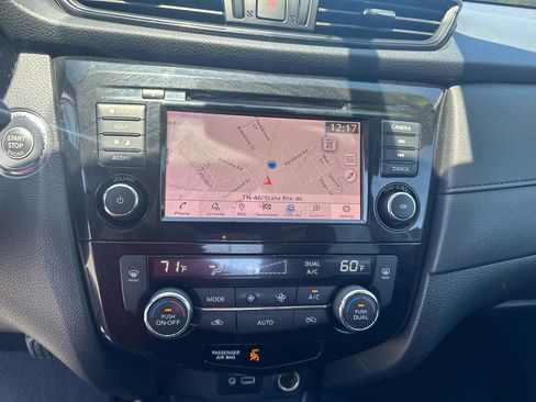 Used 2018 Nissan Rogue SV w/ Premium Package AWD/4WD image 11