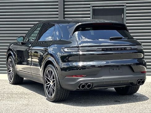 Certified 2025 Porsche Cayenne AWD/4WD image 3