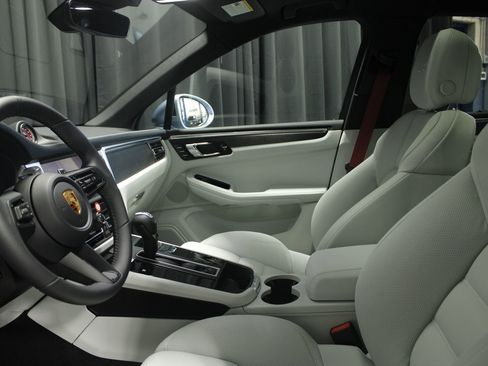 New 2026 Porsche Macan GTS image 29