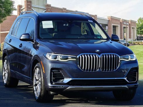 Used 2022 BMW X7 xDrive40i w/ Premium Package image 3