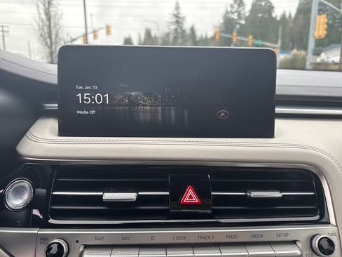 Used 2024 Genesis G70 2.5T image 23