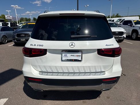 Used 2022 Mercedes-Benz GLB 250 4MATIC image 12