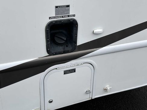 Used 2011 Ford E-450 and Econoline 450 Super Duty w/ Motorhome Prep Pkg image 28