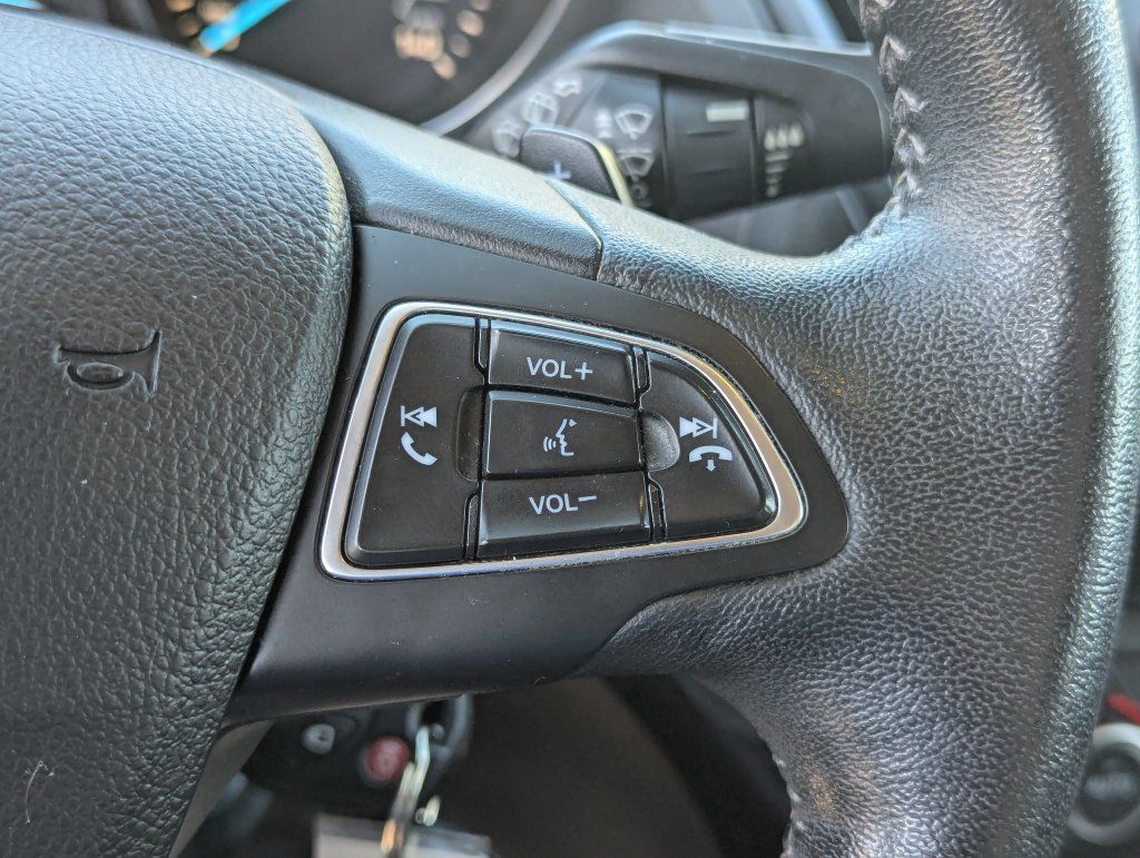 Used 2018 Ford Escape SE w/ SE Sport Appearance Package AWD/4WD image 18