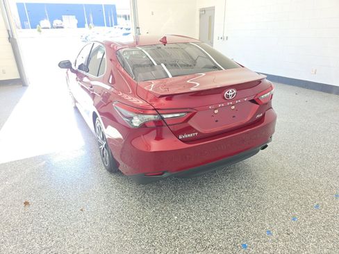 Used 2021 Toyota Camry XLE image 3