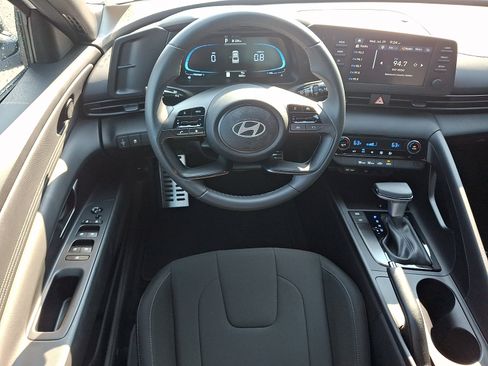 Certified 2025 Hyundai Elantra Sport FWD image 11