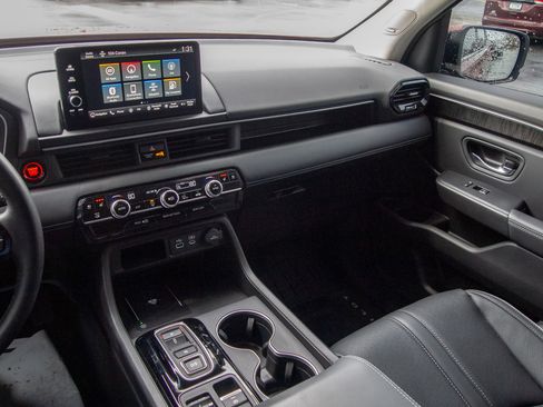 Used 2025 Honda Pilot Elite image 15