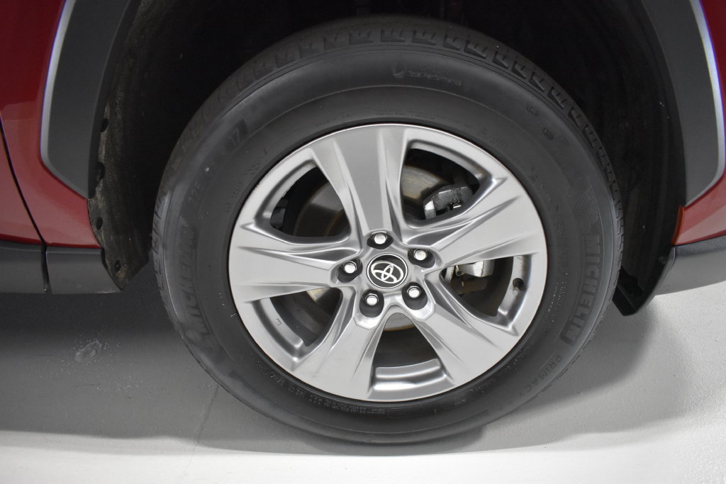 Used 2025 Toyota RAV4 XLE FWD image 10
