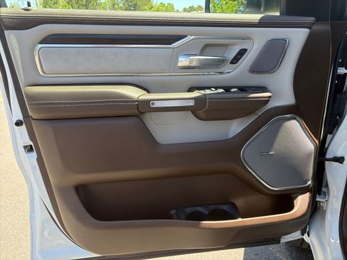 Used 2025 RAM 1500 Laramie w/ Advanced Safety Group II AWD/4WD image 13