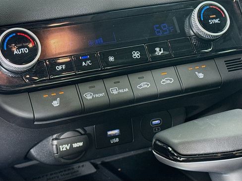 Certified 2025 Hyundai Elantra Limited image 21