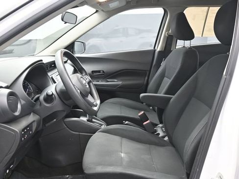 Used 2023 Nissan Kicks S FWD image 5