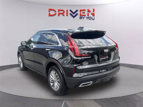 Used 2025 Cadillac XT4 Premium Luxury w/ Technology Package FWD image 6