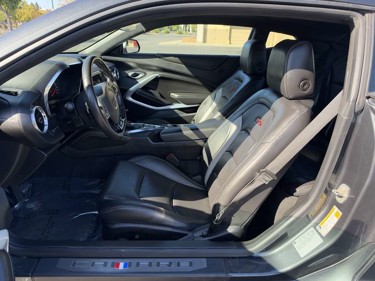 Used 2018 Chevrolet Camaro SS RWD image 15
