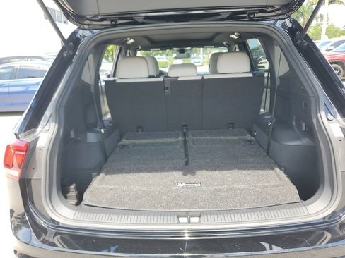 Certified 2023 Volkswagen Tiguan SE R-Line FWD image 15
