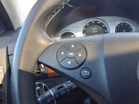 Used 2011 Mercedes-Benz GLK 350 4MATIC image 15