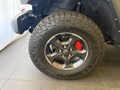 Used 2023 Jeep Gladiator Rubicon w/ Cold Weather Group AWD/4WD image 8