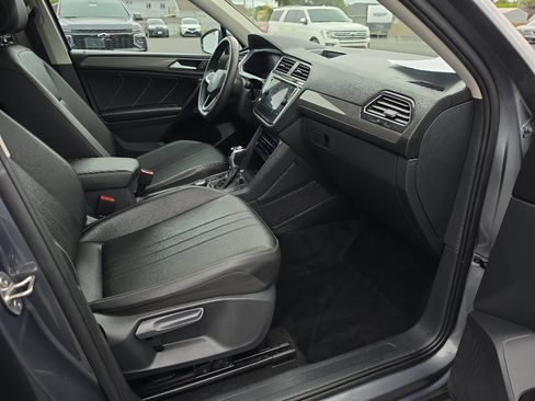 Used 2023 Volkswagen Tiguan SE AWD/4WD image 17