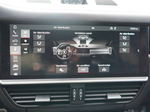 Used 2021 Porsche Cayenne Turbo image 43