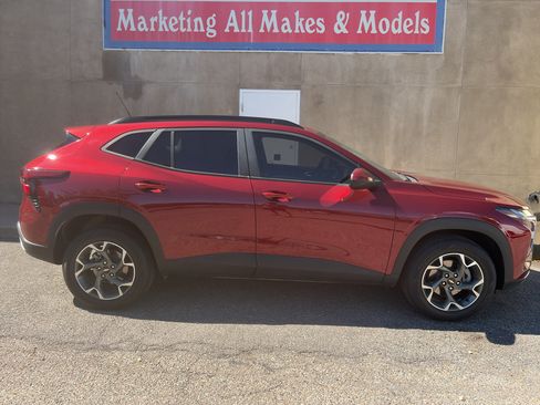 Used 2024 Chevrolet Trax LT FWD image 4