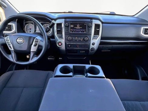 Used 2019 Nissan Titan SV image 13