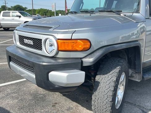 Used 2010 Toyota FJ Cruiser 4WD image 10