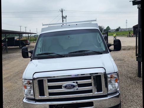 Used 2024 Ford E-350 and Econoline 350 Super Duty w/ Power Windows & Locks Group image 5
