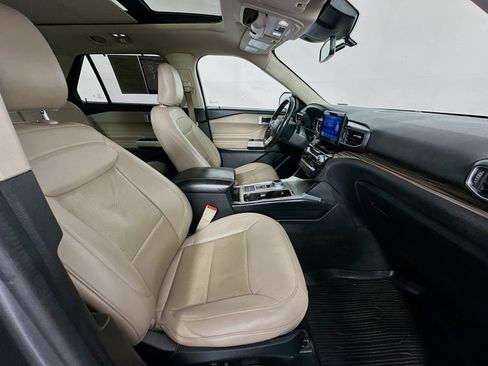 Used 2022 Ford Explorer Limited w/ Equipment Group 301A RWD image 32