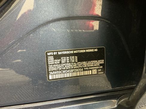 Certified 2025 BMW 330i Sedan w/ M Sport Package RWD image 33