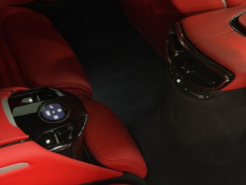 Used 2023 Ferrari Purosangue AWD/4WD image 32
