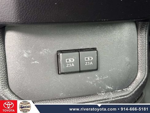 Used 2021 Toyota Highlander XLE AWD/4WD image 20