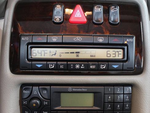 Used 2001 Mercedes-Benz CLK 320 Cabriolet image 17