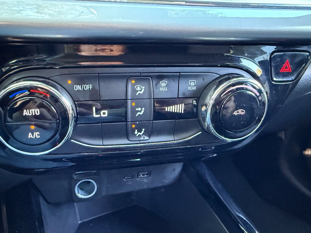 Used 2025 Chevrolet Trax LT FWD image 36