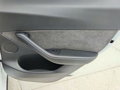 Used 2022 Tesla Model Y Performance image 28