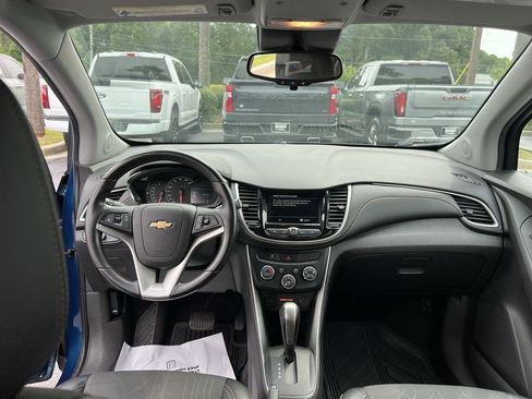 Used 2019 Chevrolet Trax LT w/ LT Convenience Package FWD image 31