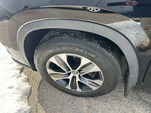 Used 2023 Toyota Highlander XLE image 15