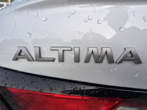 Used 2024 Nissan Altima 2.5 SV FWD image 38
