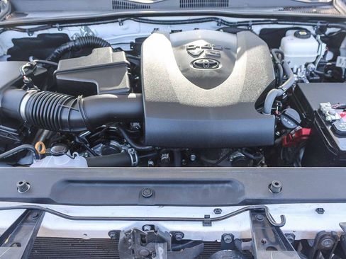 Certified 2023 Toyota Tacoma TRD Off-Road image 27