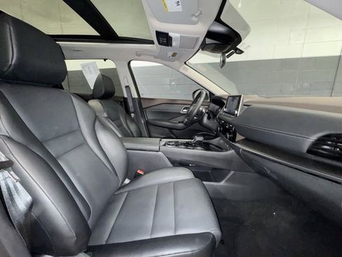 Used 2021 Nissan Rogue SV w/ Premium Package image 10