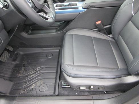 New 2026 Chevrolet Equinox EV LT w/ Convenience Package II image 21