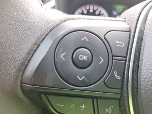 Used 2022 Toyota RAV4 XLE Premium image 21