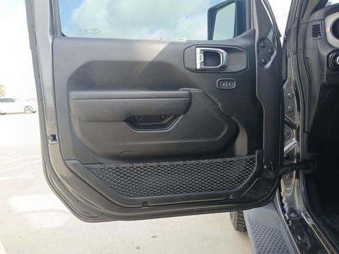 Used 2025 Jeep Wrangler Unlimited Sport AWD/4WD image 18