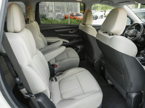 Used 2024 Subaru Ascent Premium w/ Convenience Package image 34