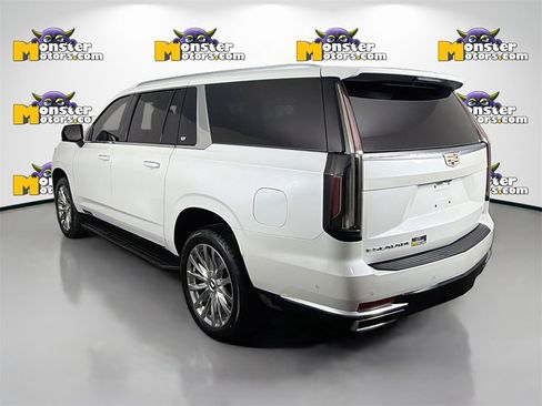 Used 2022 Cadillac Escalade ESV Premium Luxury image 7