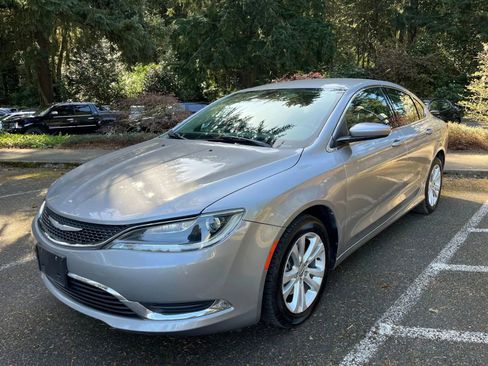 Used 2015 Chrysler 200 Limited w/ Convenience Group image 2