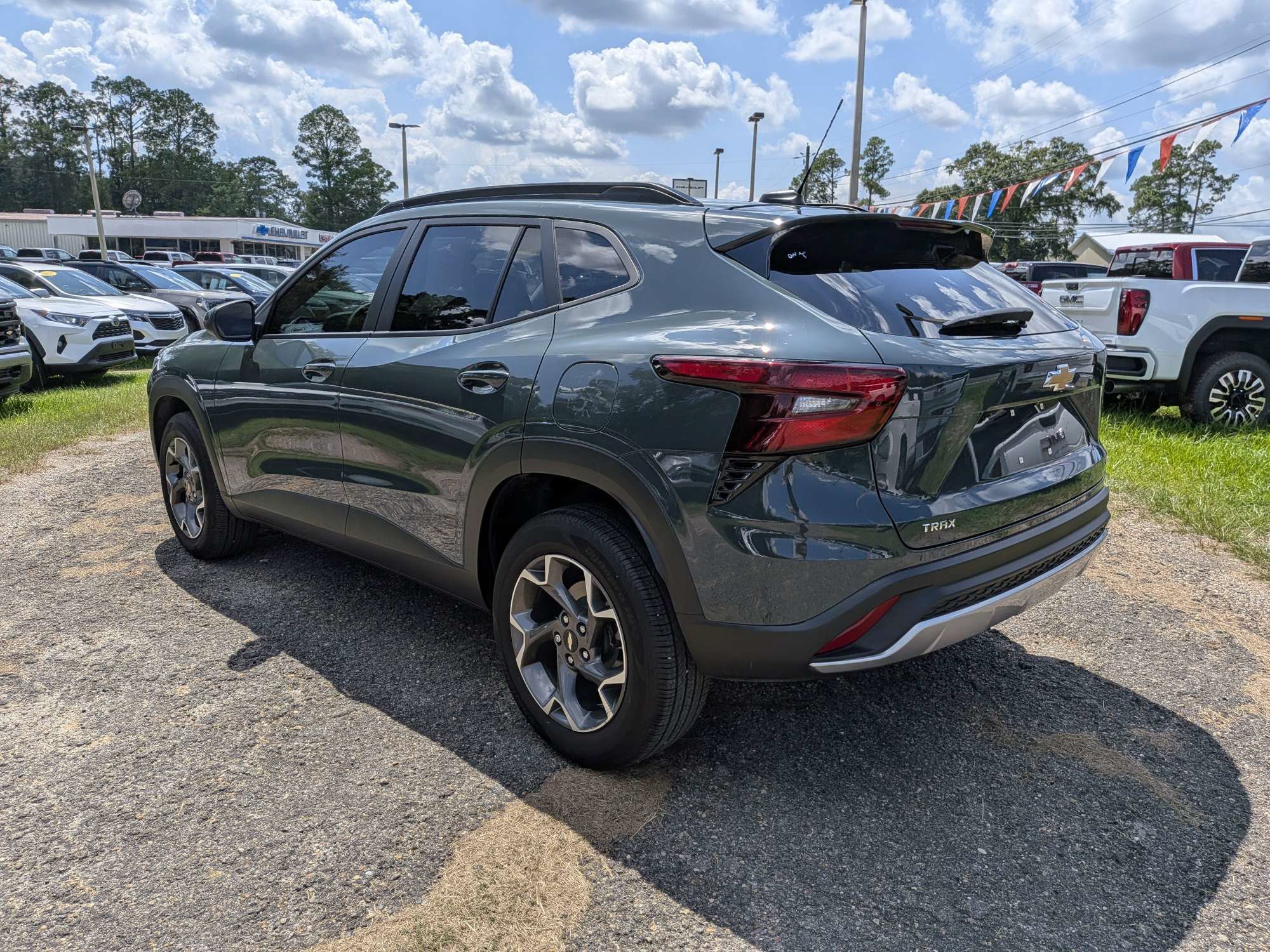 Used 2025 Chevrolet Trax LT FWD image 6