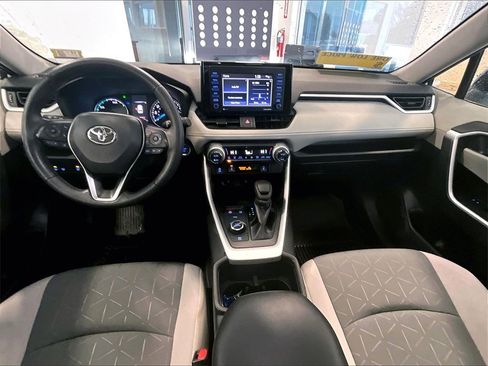 Used 2022 Toyota RAV4 XLE image 21