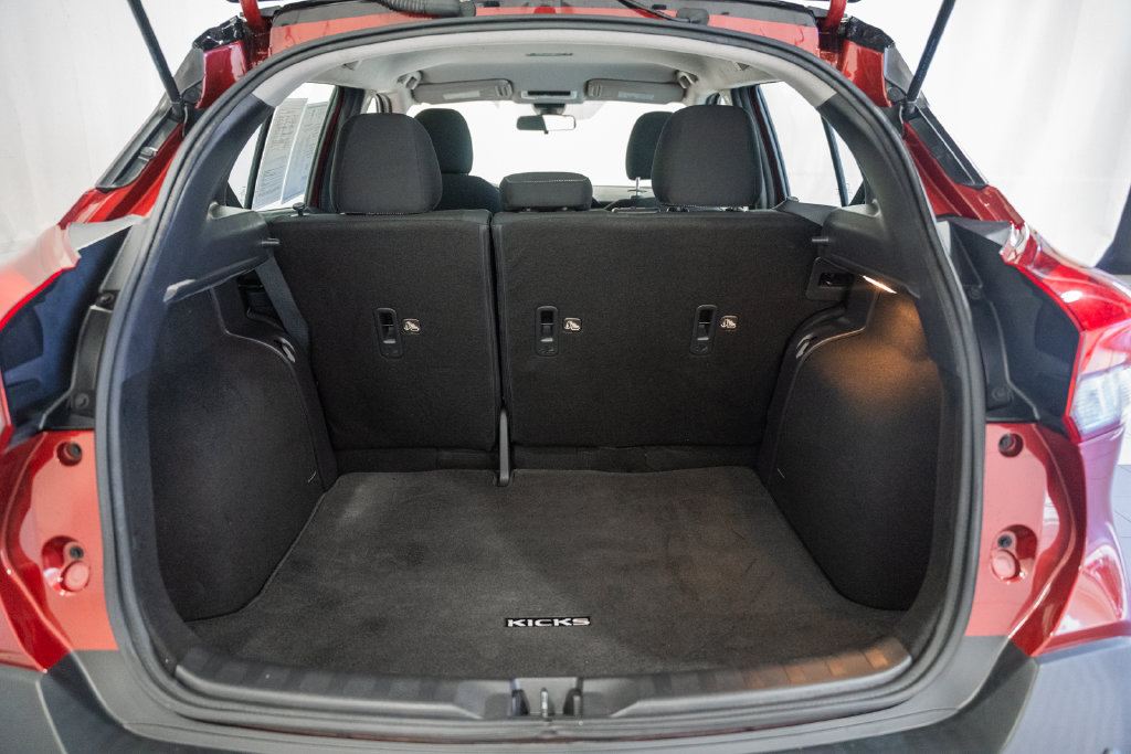 Used 2020 Nissan Kicks SV FWD image 9