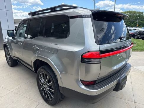 Used 2024 Lexus GX 550 AWD/4WD image 5